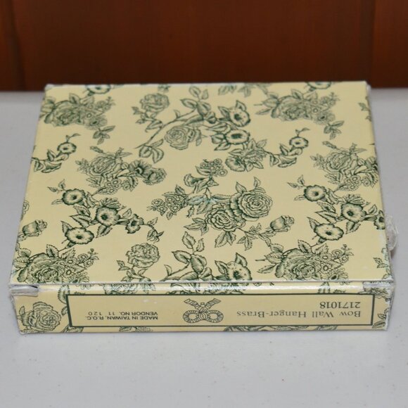 SOLD • NOB Vintage Bombay Company Brass Bow Wall Hanger Hook 2171018 4.5 x 4" - Picture 6 of 7